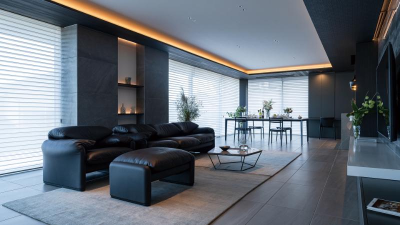 巧みな配色センスで「黒」を鮮やかに使った豪邸