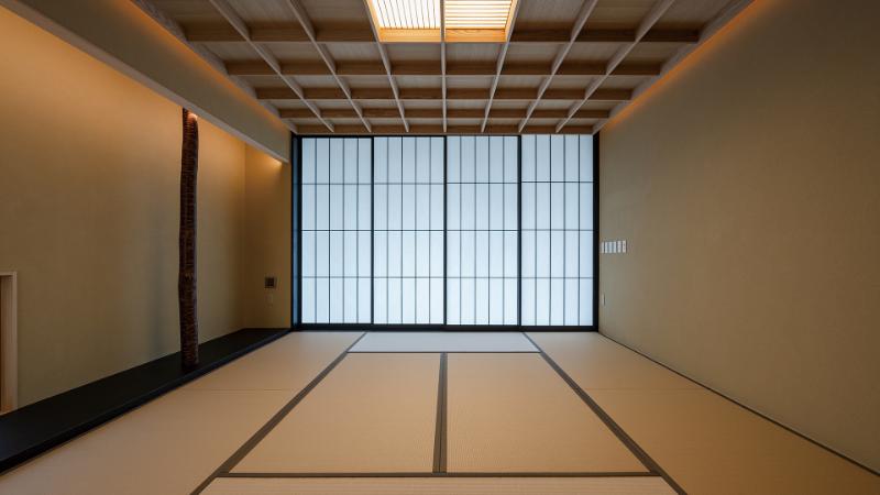 巧みな配色センスで「黒」を鮮やかに使った豪邸