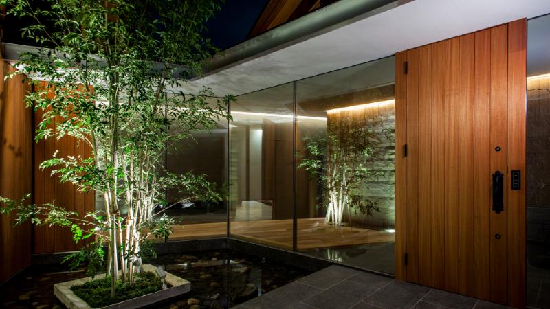 和の美意識と現代的な機能性が調和する豪邸