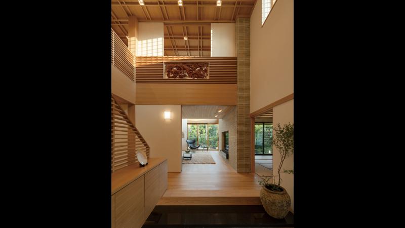日本の伝統美をモダンに昇華した軒の深い家