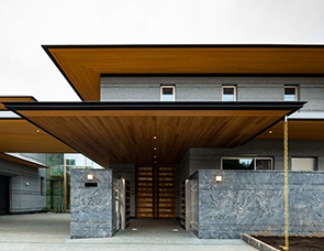 材料の物語とデザインが醸す格式