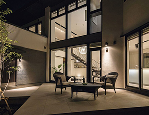 家族の居場所をテーマにした邸宅