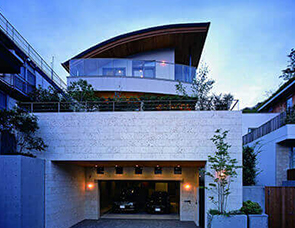 和魂洋才を形にした都会の中の家