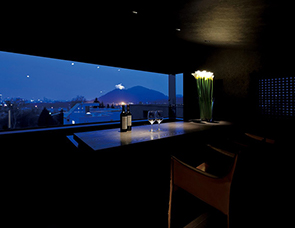 バーカウンターのある家