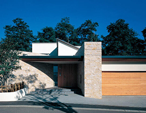 時間とともに深くなる人をやさしく迎える家