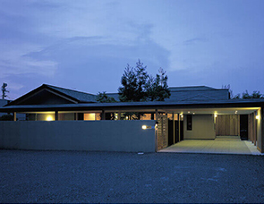 自然の美を感じながら暮らす家