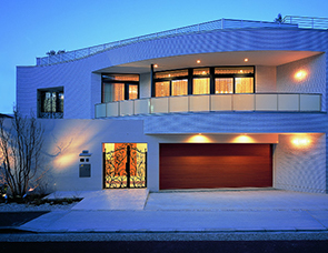 曲線で柔らかな空間表現した家