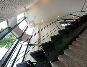 柔らかな曲線をたたえた家