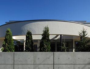 街並みに溶け込む優しい家