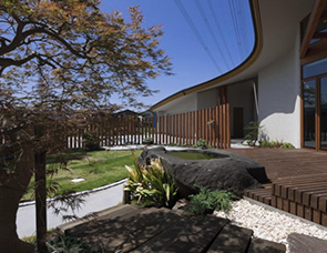 自然造形の様な美しさを持つ「ニンゲンの巣」