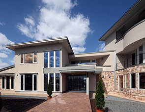 プールのある癒しの住まい