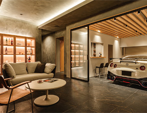 素材の質感と造形美が際立つ上質な空間