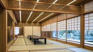 樹齢1000年の市房杉や輪島塗をあしらった和室